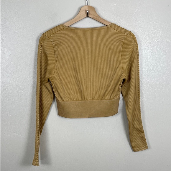 Aerie Ribbed Long Sleeve Crop Top. Size large. Like New - Picture 4 of 6